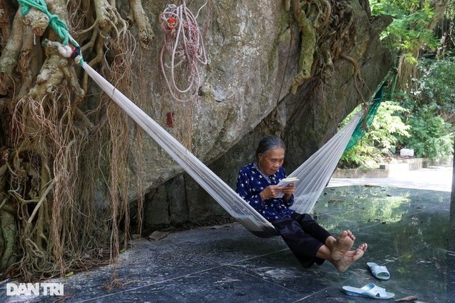 Mất điện, người Hà Nội chui hang động trốn nóng ảnh 5