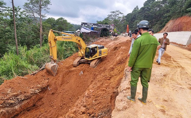 Vụ sạt lở đất khi thi công đèo Prenn: Nạn nhân thứ 2 tử vong ảnh 1