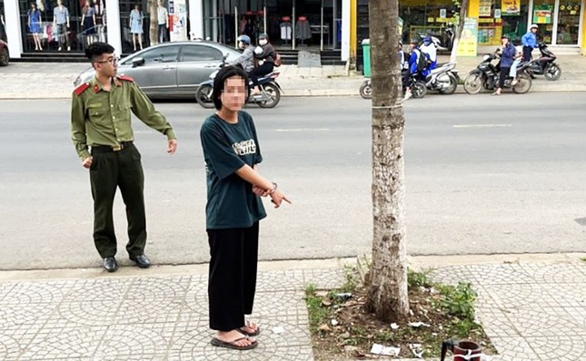 Ghen tuông dẫn đến xô xát, vợ trẻ đâm chồng tử vong ảnh 1