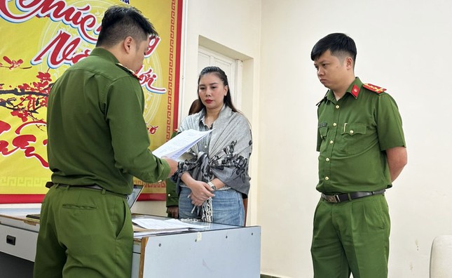 Một hoa hậu doanh nhân bị bắt về tội lừa đảo ảnh 1