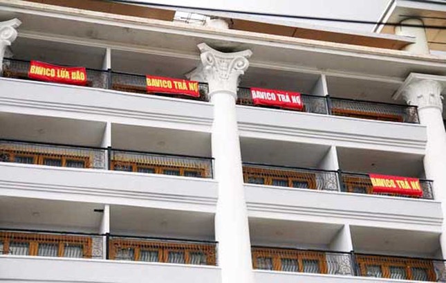 Khách hàng treo băng rôn đòi nợ Bavico Đà Lạt ảnh 1