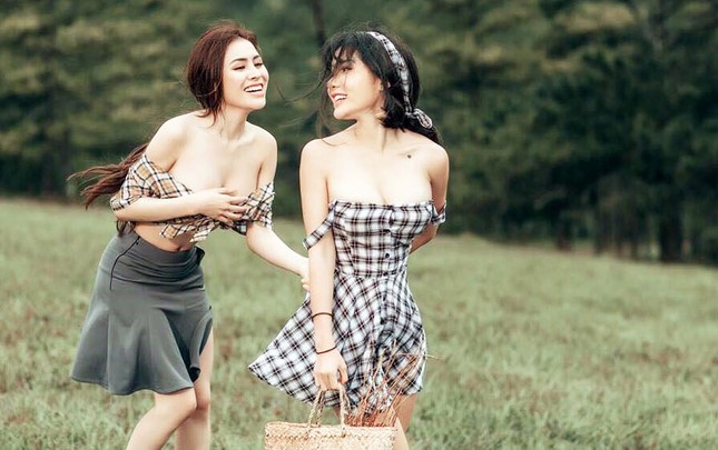Công an vào cuộc vụ chân dài chụp ảnh phản cảm ở Tuyệt tình cốc ảnh 1