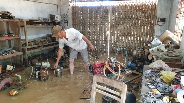 Lâm Đồng: Lũ đột ngột tràn về, hàng trăm căn nhà ngập sâu trong nước ảnh 3