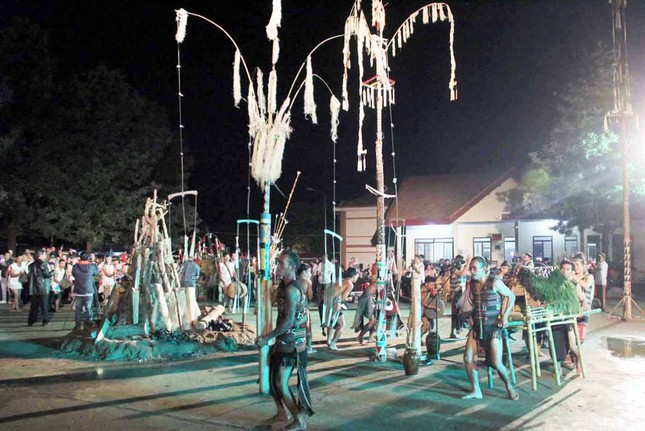 Kỳ lạ ‘bức thông điệp’ gửi ma quỷ ngày Tết ở Tây Nguyên ảnh 2