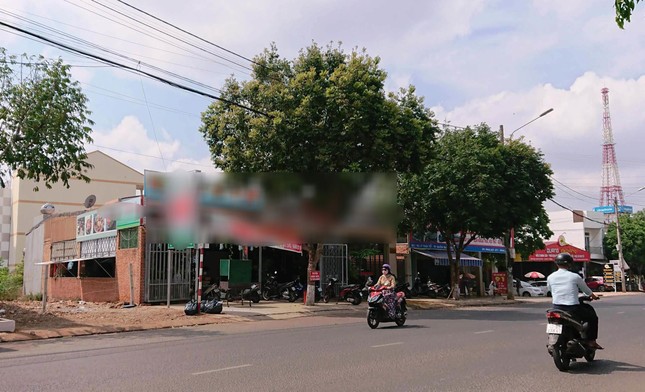 Vụ nổ súng ở quán nhậu: Hai vợ chồng đi ăn bị chém nhầm ảnh 1