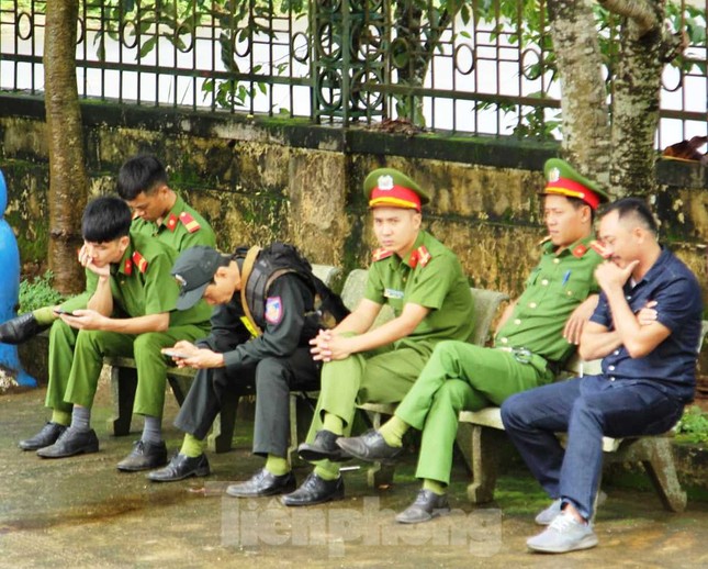 Vụ Phượng 'râu': Tạm hoãn xử do bị cáo giám đốc công ty phải cấp cứu đột xuất ảnh 1