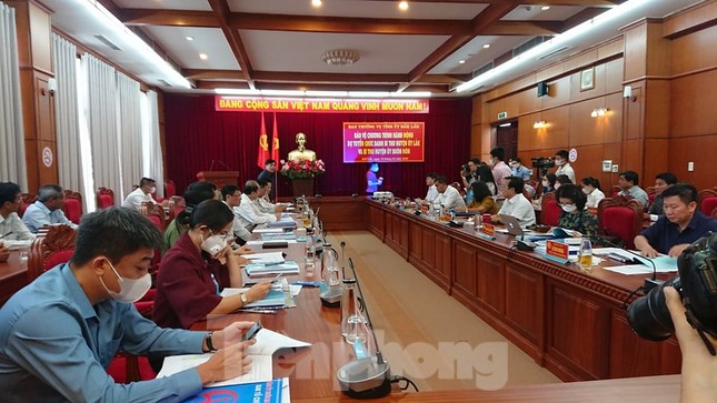 Các ứng viên vào 'phòng thi' tuyển chọn Bí thư huyện ủy ảnh 1