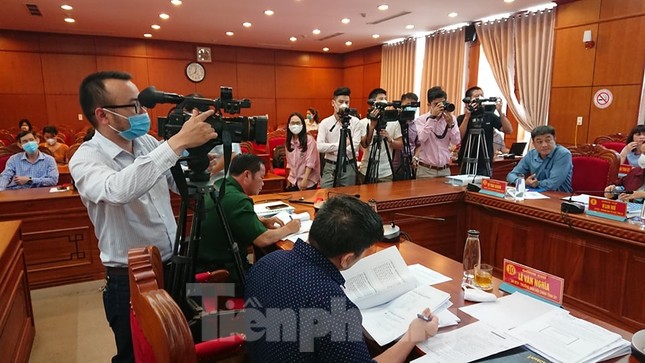 Các ứng viên vào 'phòng thi' tuyển chọn Bí thư huyện ủy ảnh 3