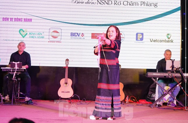 Kêu gọi gần 600 triệu ủng hộ người dân vùng lũ ở Đắk Lắk ảnh 2