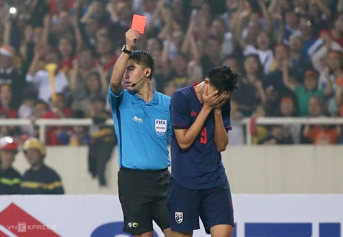 Tiền đạo Thái Lan ám ảnh vì đấm trung vệ Đình Trọng, khiến đội nhà thua thảm Việt Nam ảnh 1