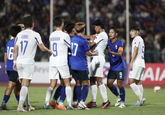 Trực tiếp U22 Campuchia vs U22 Philippines 1-0 (H2): Trận đấu rất nóng với va chạm của hai đội - Ảnh 1.