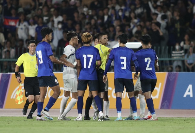 Trực tiếp U22 Campuchia vs U22 Philippines 1-0 (H2): Trận đấu rất nóng với va chạm của hai đội - Ảnh 1.