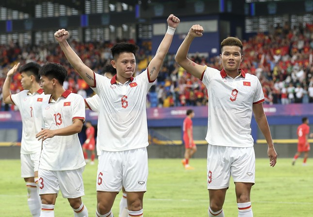 Cục diện bảng B SEA Games 32: U22 Việt Nam chiếm lợi thế lớn - Ảnh 1.