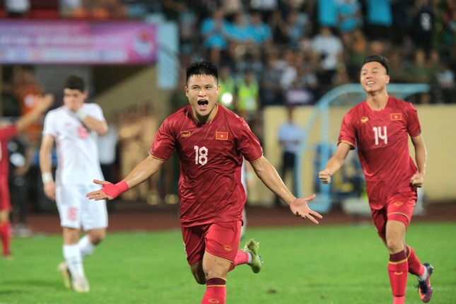 Thắng ĐT Syria 1-0, ĐTVN khiến sân Thiên Trường thòm thèm với 'bữa tiệc' bóng đá ảnh 5