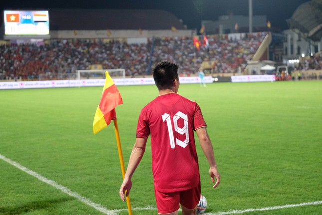 Thắng ĐT Syria 1-0, ĐTVN khiến sân Thiên Trường thòm thèm với 'bữa tiệc' bóng đá ảnh 12