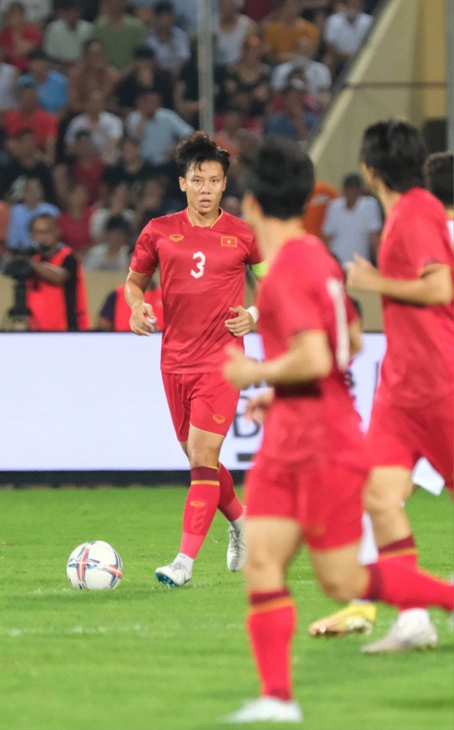 Thắng ĐT Syria 1-0, ĐTVN khiến sân Thiên Trường thòm thèm với 'bữa tiệc' bóng đá ảnh 15