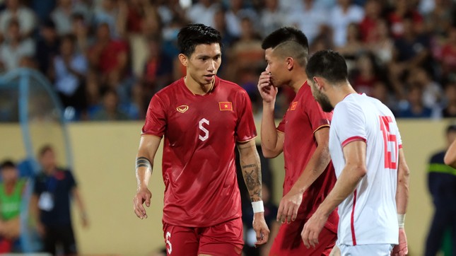 Thắng ĐT Syria 1-0, ĐTVN khiến sân Thiên Trường thòm thèm với 'bữa tiệc' bóng đá ảnh 7