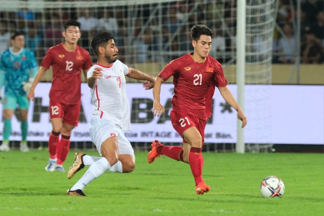 Thắng ĐT Syria 1-0, ĐTVN khiến sân Thiên Trường thòm thèm với 'bữa tiệc' bóng đá ảnh 3