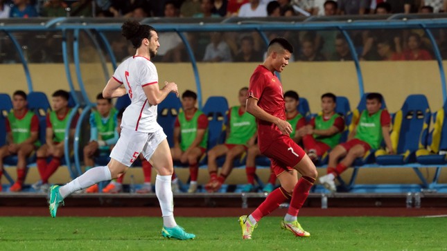 Thắng ĐT Syria 1-0, ĐTVN khiến sân Thiên Trường thòm thèm với 'bữa tiệc' bóng đá ảnh 6