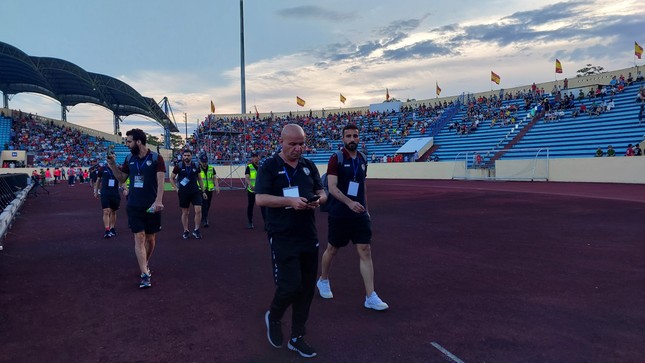 Thắng ĐT Syria 1-0, ĐTVN khiến sân Thiên Trường thòm thèm với 'bữa tiệc' bóng đá ảnh 33