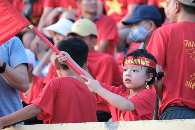 Thắng ĐT Syria 1-0, ĐTVN khiến sân Thiên Trường thòm thèm với 'bữa tiệc' bóng đá ảnh 26