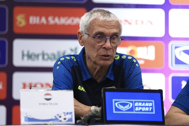 HLV Hector Cuper, người 2 lần về nhì Champions League, nêu tên 3 cầu thủ Việt Nam mà ông ấn tượng ảnh 1