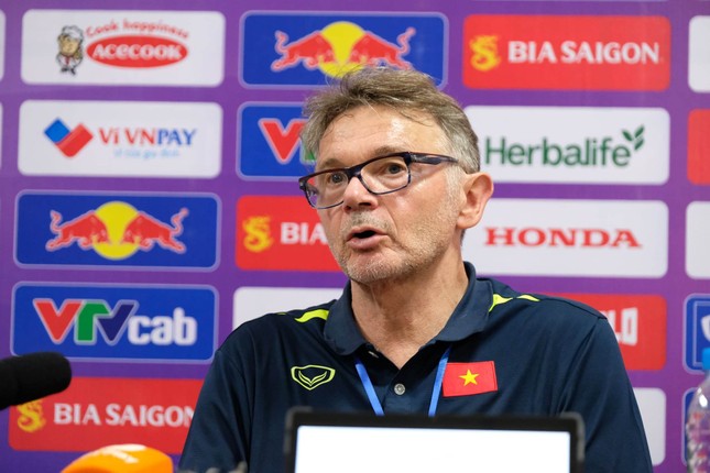 HLV Troussier: 'Có sai sót, nhưng không sao cả, các cầu thủ đã chơi một trận rất tốt' ảnh 1