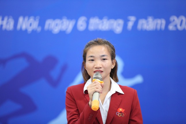 Quỹ Hỗ trợ Tài năng trẻ Việt Nam trao thưởng cho VĐV, HLV điền kinh giành huy chương SEA Games 32 ảnh 5