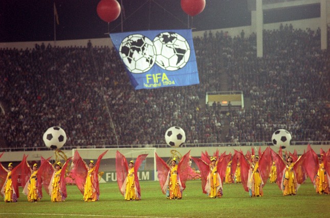 Những điều chưa biết về kỳ World Cup nữ đầu tiên, gọi là Cúp kẹo viên, đá 80 phút và không có thưởng ảnh 5