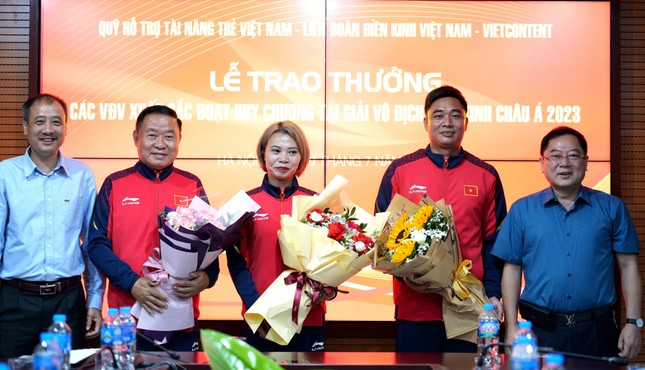 Trao thưởng cho các VĐV điền kinh xuất sắc giành huy chương ở giải châu Á ảnh 4