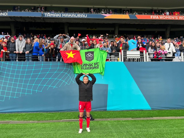 Lần đầu ra sân chơi World Cup, Huỳnh Như nhận được sự cổ vũ bất ngờ từ 'người nhà' ảnh 1