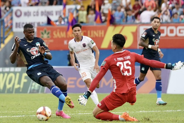 Đánh bại Bình Dương 2-1, HAGL chính thức trụ hạng ảnh 8