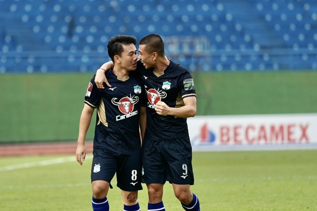 Đánh bại Bình Dương 2-1, HAGL chính thức trụ hạng ảnh 17