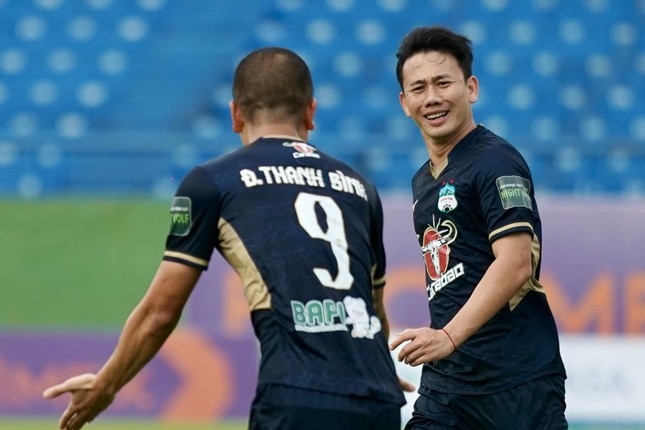 Đánh bại Bình Dương 2-1, HAGL chính thức trụ hạng ảnh 18