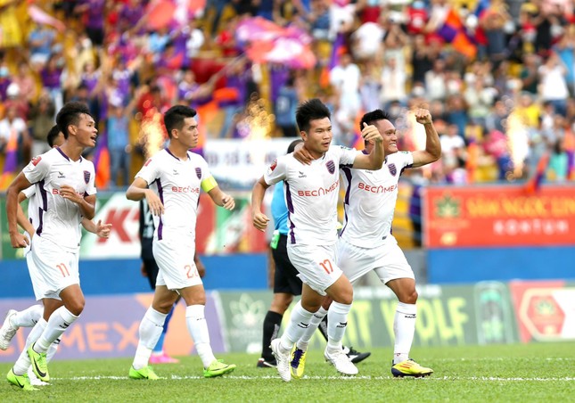 Đánh bại Bình Dương 2-1, HAGL chính thức trụ hạng ảnh 14
