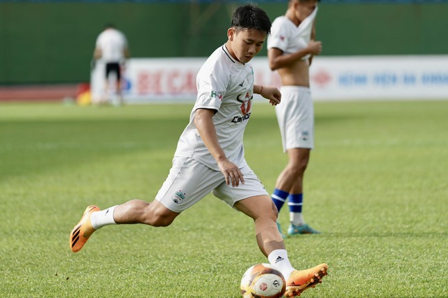 Đánh bại Bình Dương 2-1, HAGL chính thức trụ hạng ảnh 27