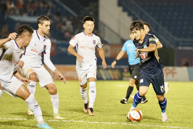 Đánh bại Bình Dương 2-1, HAGL chính thức trụ hạng ảnh 3