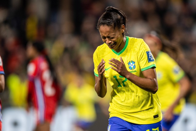 Ary Borges, làm mẹ tuổi 15, lên tuyển tuổi 20, ghi hat-trick ở World Cup và vượt Pele khi 23 tuổi ảnh 1