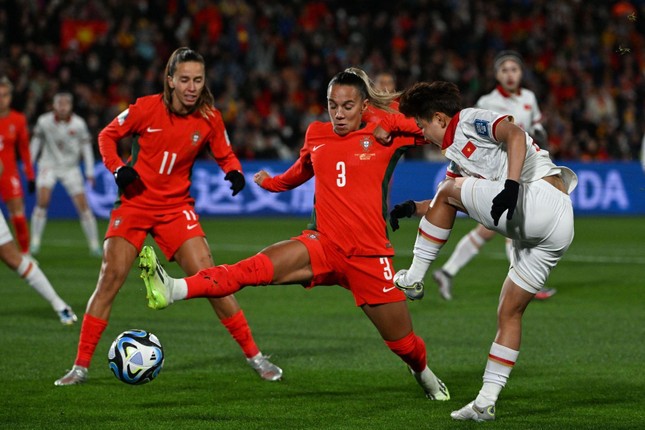 Trực tiếp ĐT nữ Việt Nam vs ĐT nữ Bồ Đào Nha 0-2 (H1): Nazareth nhân đôi cách biệt - Ảnh 1.