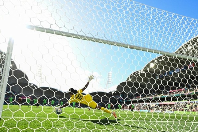 Câu chuyện rơi nước mắt về người hùng World Cup từng bị bố đuổi khỏi nhà, ăn xin trên đường phố ảnh 3