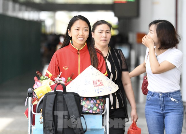 Mừng về nhà, các cô gái kim cương! ảnh 3