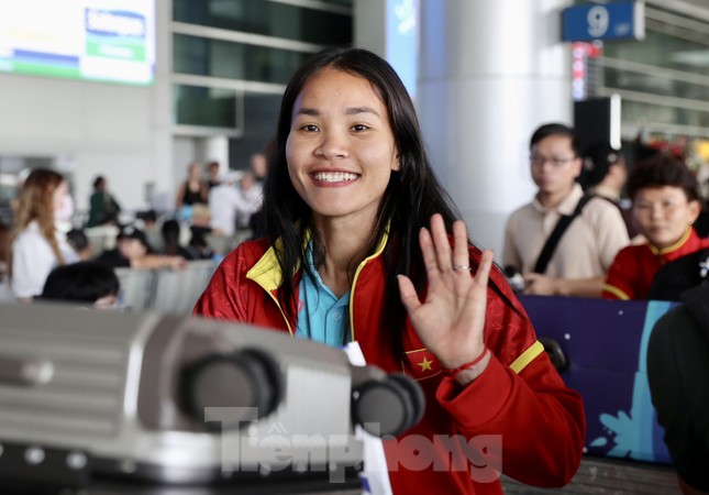Mừng về nhà, các cô gái kim cương! ảnh 38