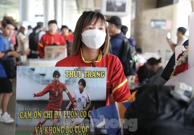 Mừng về nhà, các cô gái kim cương! ảnh 22