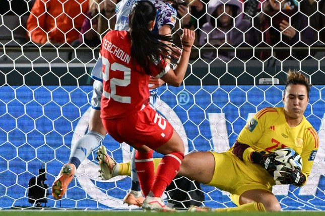 ‘Đè bẹp’ Thụy Sỹ 5-1, Tây Ban Nha lần đầu vào tứ kết World Cup ảnh 10