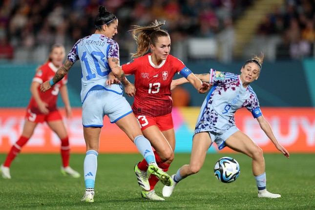 ‘Đè bẹp’ Thụy Sỹ 5-1, Tây Ban Nha lần đầu vào tứ kết World Cup ảnh 11