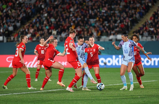 ‘Đè bẹp’ Thụy Sỹ 5-1, Tây Ban Nha lần đầu vào tứ kết World Cup ảnh 14