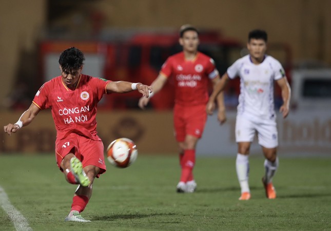 Đánh bại CLB Hà Nội, CAHN chiếm ngôi đầu V-League ảnh 6
