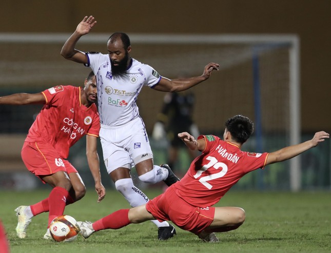 Đánh bại CLB Hà Nội, CAHN chiếm ngôi đầu V-League ảnh 2
