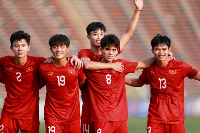Đánh bại U23 Lào 4-1, U23 Việt Nam chiếm ngôi đầu bảng ngay trận đầu ra quân ảnh 12