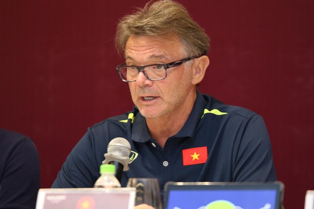 HLV Troussier: 'Nhiệm vụ của tôi là thúc đẩy cầu thủ vượt ngưỡng, bứt phá ở tầm châu lục' ảnh 1